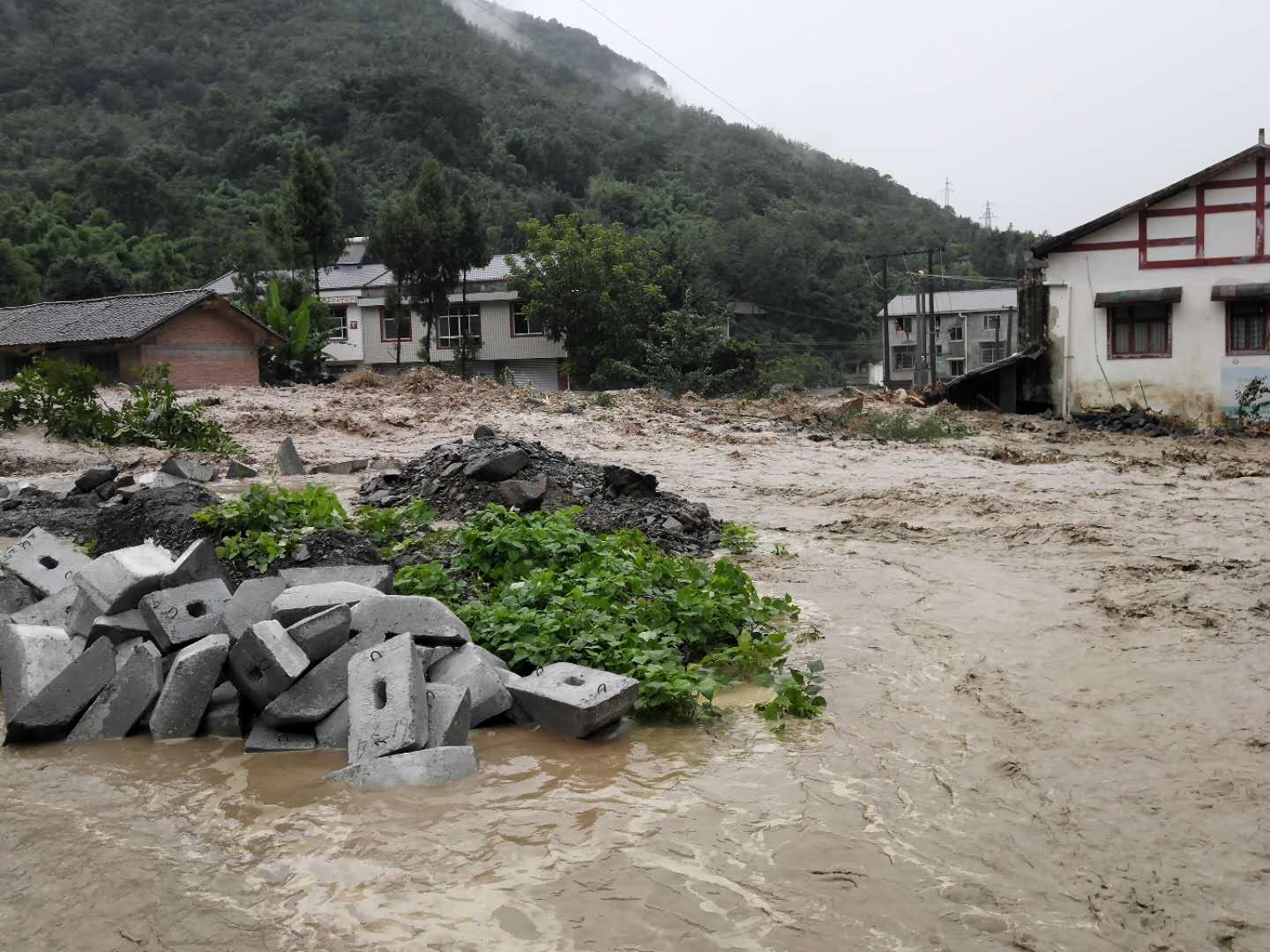 泥石流、山體滑坡等地質(zhì)災(zāi)害時有發(fā)生